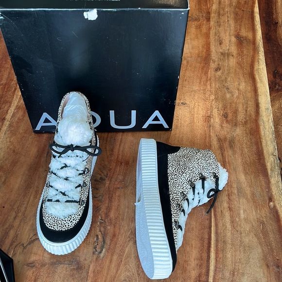 Aqua Animal Patterned Boots, Size 9 - Picture 2 of 6